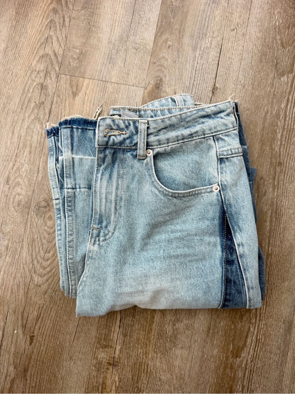 Brand new jeans - Picture 2 of 2